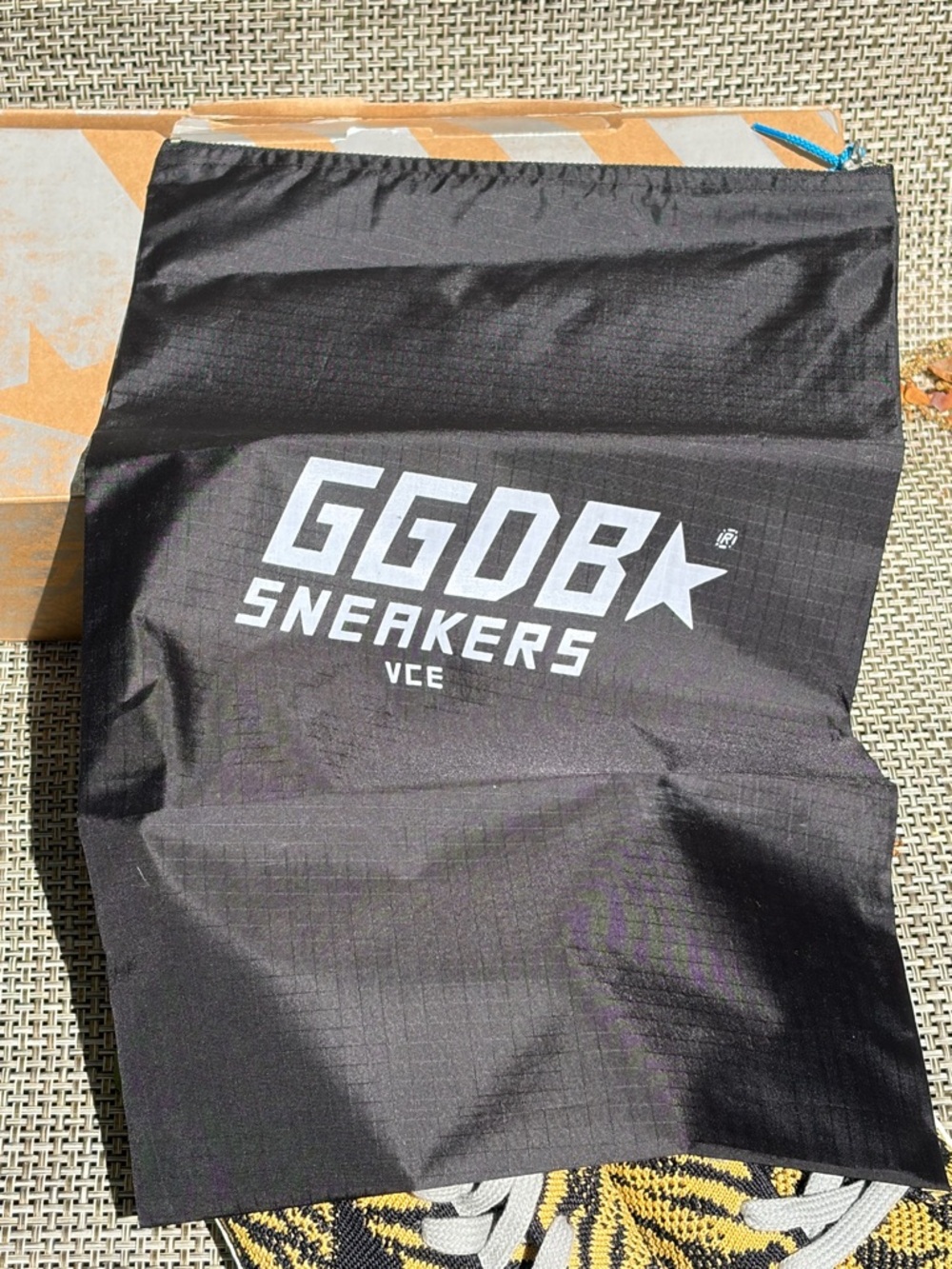 NIB Golden Goose Women’s 39 Tiger Knitted NIB Yellow Black Red Metallic Rtl $515 - Picture 5 of 13